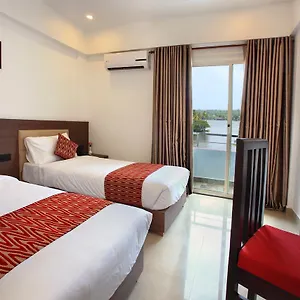 trium-resorts-trium-houseboat.hotels-alappuzha.com/
